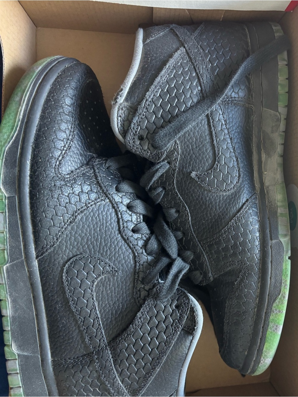 Nike Dunk Mid Black Men’s Low-Top Sneakers with Green Accent Sole